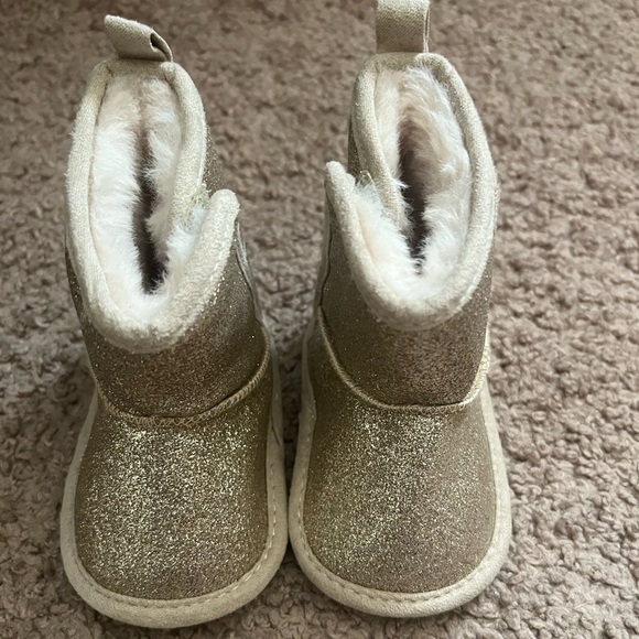 Stepping Stone Gold Baby Booties - Picture 3 of 6